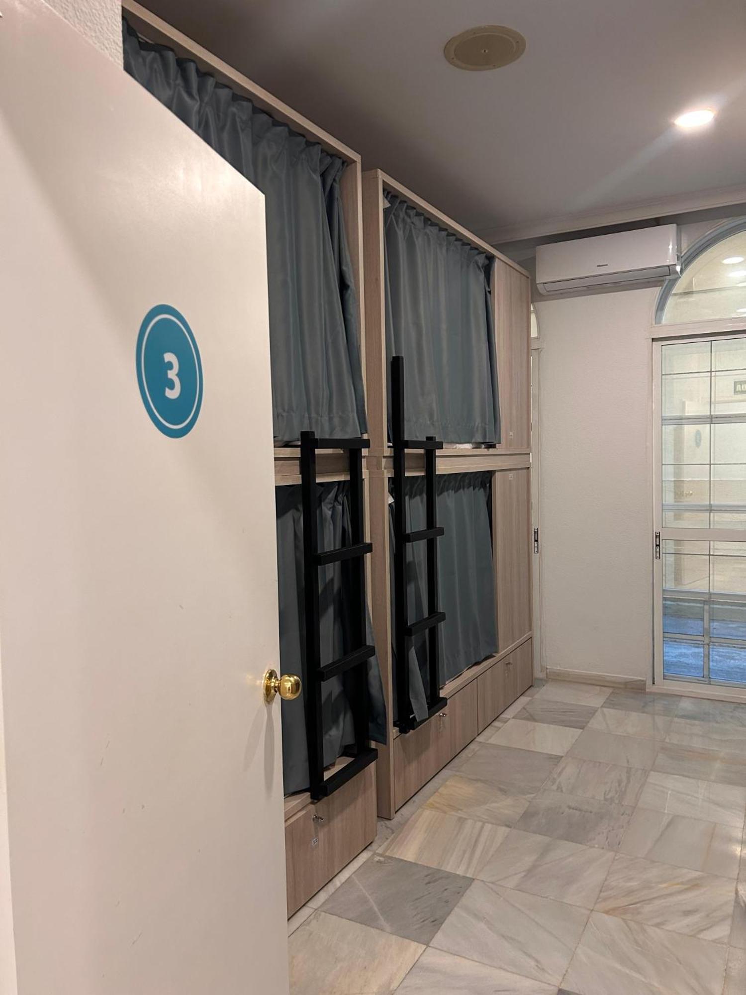 Hostel Sorolla Playa マラガ エクステリア 写真
