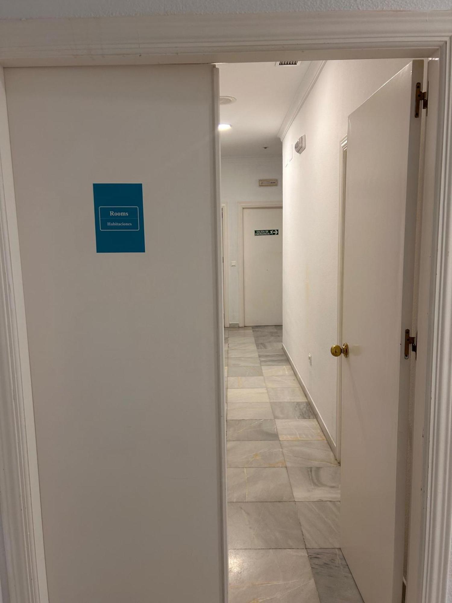Hostel Sorolla Playa マラガ エクステリア 写真