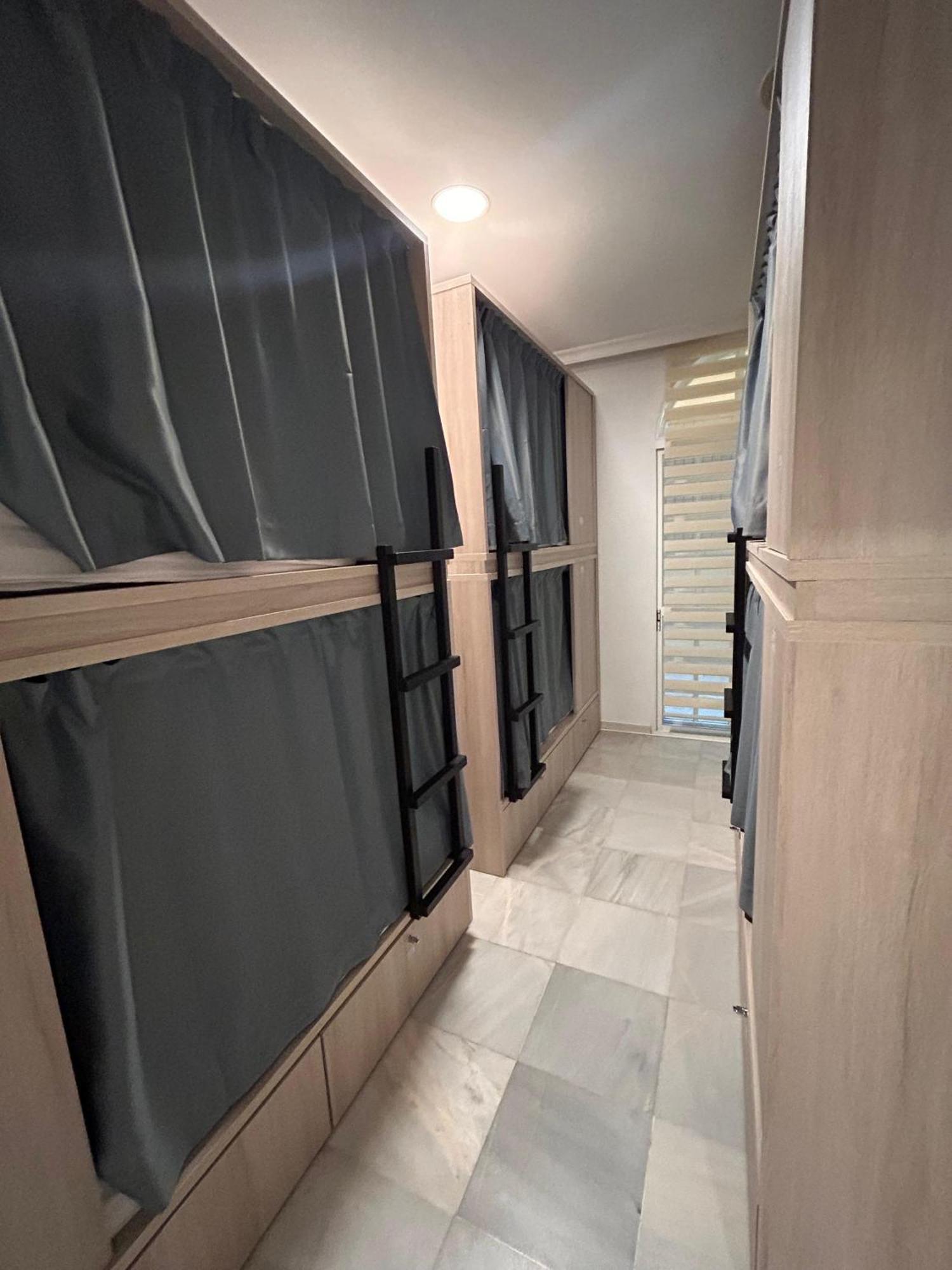 Hostel Sorolla Playa マラガ エクステリア 写真